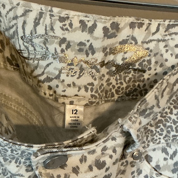 Statement Denim | Seven7 High Rise Curvy Skinny Jeans | Mixed Animal Print | 12 - Picture 9 of 10